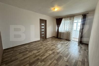 Apartament cu 2 camere semidecomandat în Craiovița Nouă