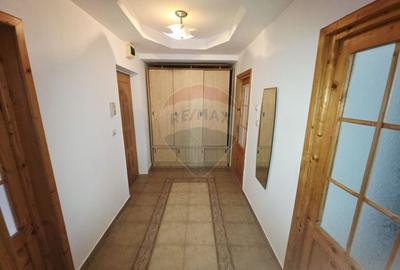 Apartament cu 2 camere decomandat în 1 Mai - 10