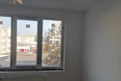 Bacau, apartament 3 cam decomandat 3/4 zona Orizont, pret negociabil. - 1