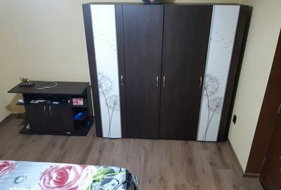 Casă cu 7 camere cu Teren 1702 Mp în Groși - 8