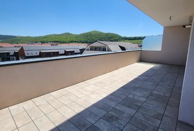 Penthouse cu 3 camere semidecomandat în Florești - 1