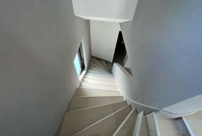 Casă individuală cu 10 camere cu Canalizare în Tineretului - 26