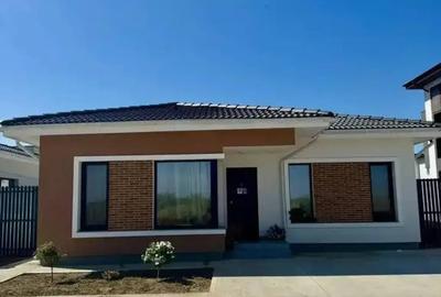 Casă cu 4 camere cu Teren 400 Mp în Ferme - 5