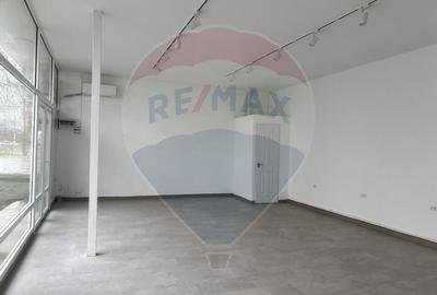 Spațiu comercial, de 59 mp, în Central - 3