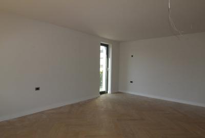 4 camere 3 bai 2 terase mari 2 locuri de parcare.ARQA. zona Jollie Ville Volunta - 16