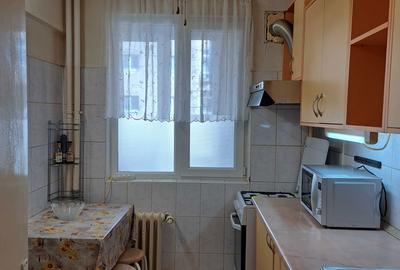 Apartament cu 3 camere semidecomandat în Cotroceni