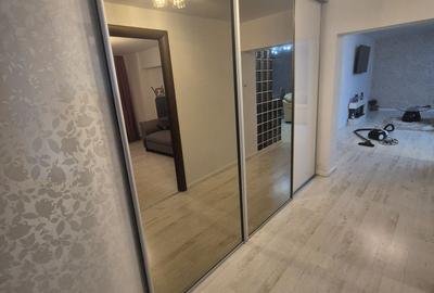 Apartament cu 3 camere decomandat în Exterior Vest - 2