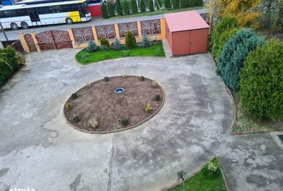 Casă cu 7 camere cu Teren 1702 Mp în Groși - 12