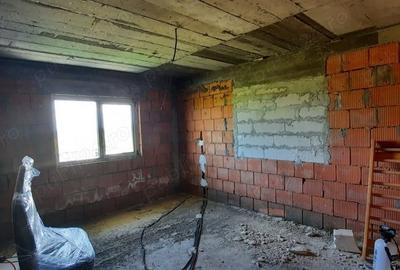 Casă cu 4 camere cu Teren 750 Mp în Novaci - 3
