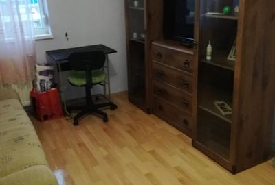 Inchiriez apartament doua camere mobilat etaj V Oradea - 3
