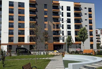 Apartament cu 3 camere semidecomandat în Între Lacuri