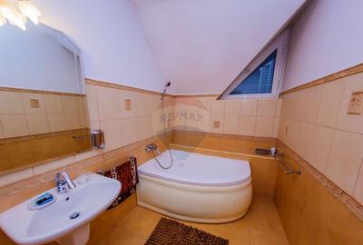 DE VANZARE DOUA CASE in zona de PARC ideale pentru doua f... - 4