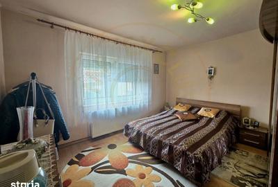 Apartament cu 2 camere decomandat în Micro 17 - 5