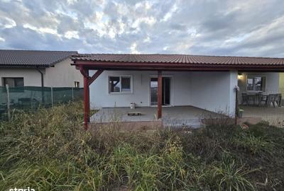 Casă cu 3 camere cu Teren 330 Mp în Moșnița Nouă - 1