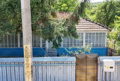 Casă cu 3 camere cu Teren 600 Mp în Icușeni - 1