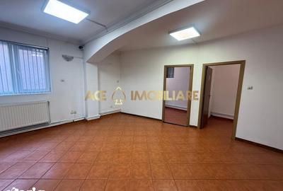 Casă cu 9 camere cu Canalizare în Vitan - 12