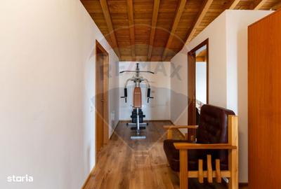 Casă cu 8 camere cu Garaj în Filipești - 18