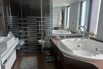 Apartament cu 4 camere decomandat în Central - 8