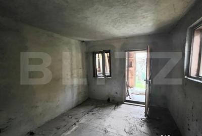 Casă cu 4 camere cu Teren 4332 Mp în Central - 2