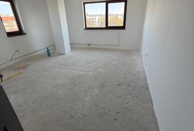Apartament cu 2 camere decomandat în Km 5 - 4