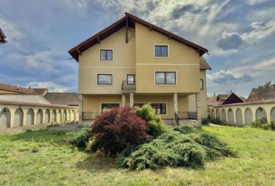 Casă individuală cu 12 camere cu Canalizare în Piața Cluj - 2