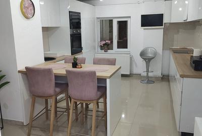 Apartament cu 3 camere decomandat în Central - 1