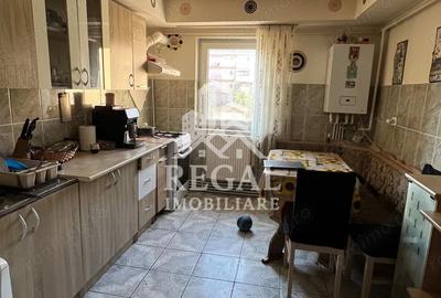 Apartament 3 camere de vanzare Micro 5/1, Bd. Traian - 6