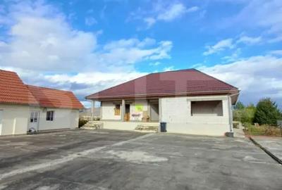 Casă cu 2 camere cu Teren 3289 Mp în Luna - 14