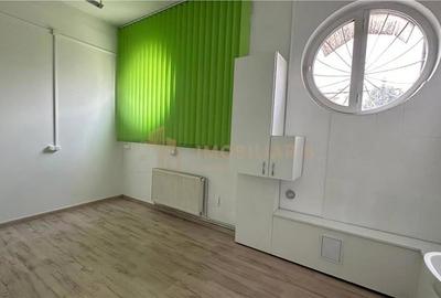 Spațiu comercial, de 125 mp, în Central - 3