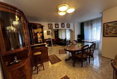 Apartament cu 3 camere semidecomandat, mobilat în P-ța Victoriei - 10