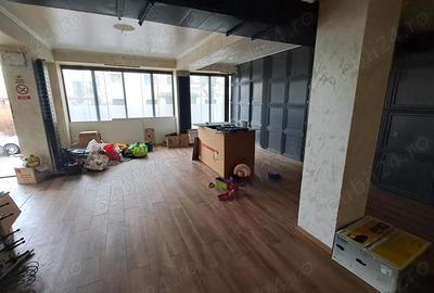 Spațiu comercial, de 120 mp, în Central - 7