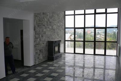 Casă cu Teren 6500 Mp în Central - 7