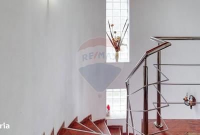 Casă cu 4 camere cu Canalizare în Central - 1