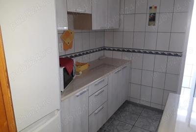 Vand apartament 3 camere ,decomandat ,zona inel l - 6