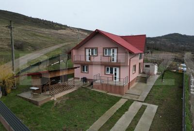 Casa de vanzare cu 5 camere, 180 mp, si 800 mp teren, zona T - 6