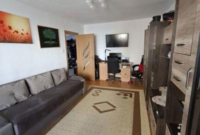 Apartament cu 3 camere în Traian