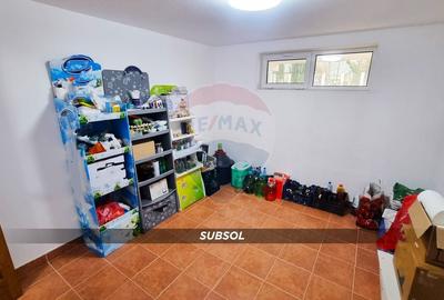 Casă cu 10 camere cu Teren 1400 Mp în Independenței - 44