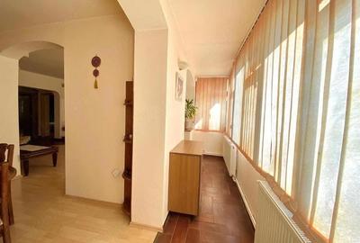 Apartament cu 4 camere decomandat, mobilat în Central - 2