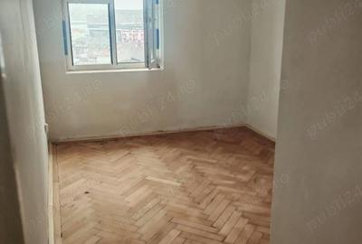 Apartament cu 4 camere semidecomandat în Micro 8 - 2