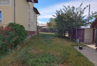 Casă cu 7 camere cu Teren 1200 Mp în Central