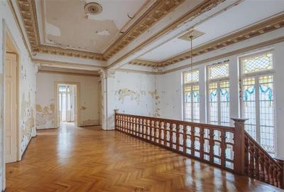 Vanzare vila interbelica in zona stradala, ultracentrala - 1