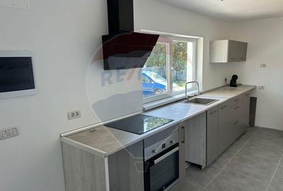 Casa renovata cu 4 camere in Ureche?ti - 2