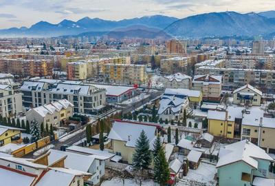 Casă cu 9 camere cu Teren 650 Mp în Tractorul - 53