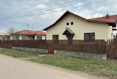 Casă cu 4 camere cu Teren 520 Mp în Strejnicu - 1