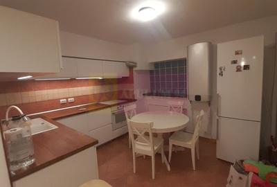 Apartament cu 3 camere semidecomandat, mobilat în P-ța Romană - 36