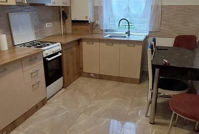 Apartament cu 3 camere decomandat în Tractorul - 4