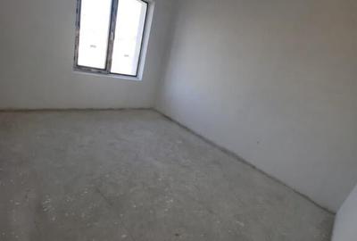 Casă cu 4 camere cu Teren 300 Mp în Sud - 2