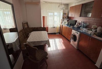 Garsonieră decomandată în 1 Decembrie - 1