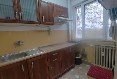 Bucur Obor, Liceu Iulia Hasdeu - 14