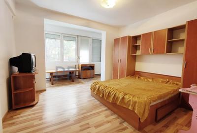 Apartament cu 3 camere decomandat, mobilat în Vasile Aaron - 2